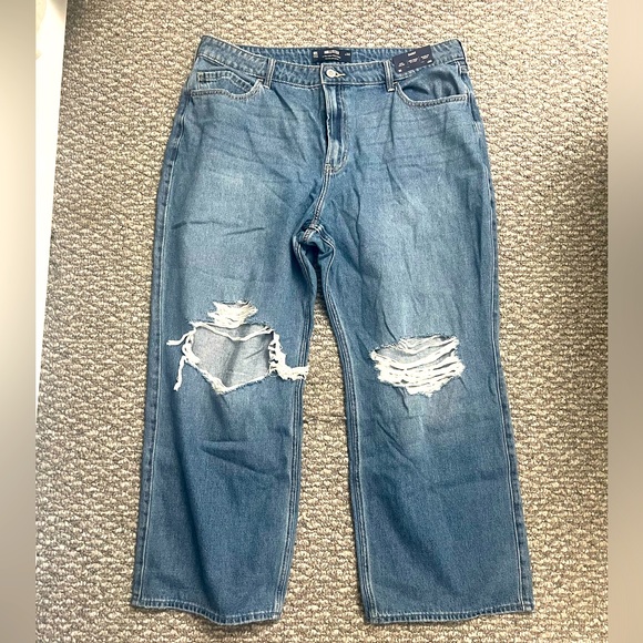 NWT Hollister size 18S/34S Baggy High Rise Distressed Jeans - Picture 1 of 3